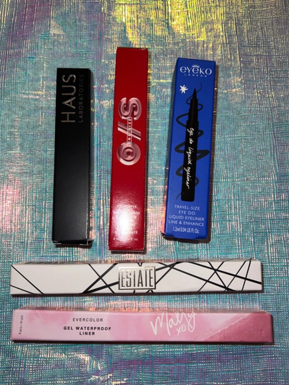 Assorted Women’s Eyeliner and eyeshadow set